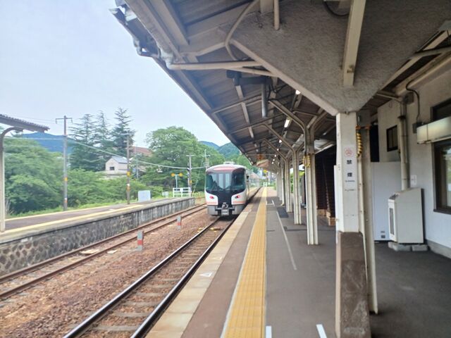12時22分発 特急飛騨8号 名古屋行きの発車です_下呂駅