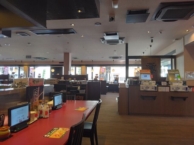 店内は広くゆったりとしています。_丸源ラーメン 船橋宮本店