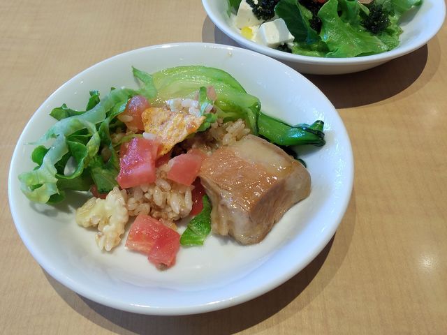 タコライス 海ぶどうとトマトお豆腐のサラダ_札幌エクセルホテル東急
