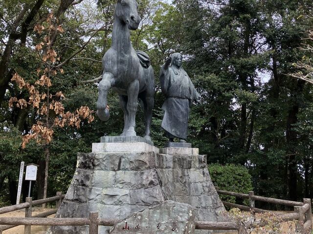 山内一豊妻千代の像