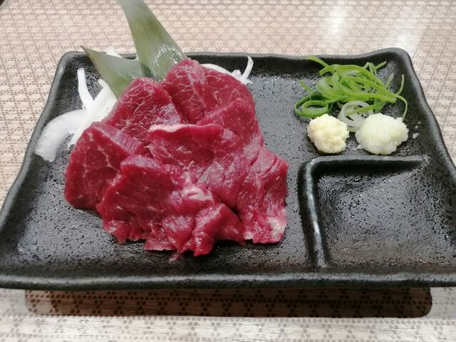 馬刺し_広島鮮魚産直センター 魚魚一 とといち