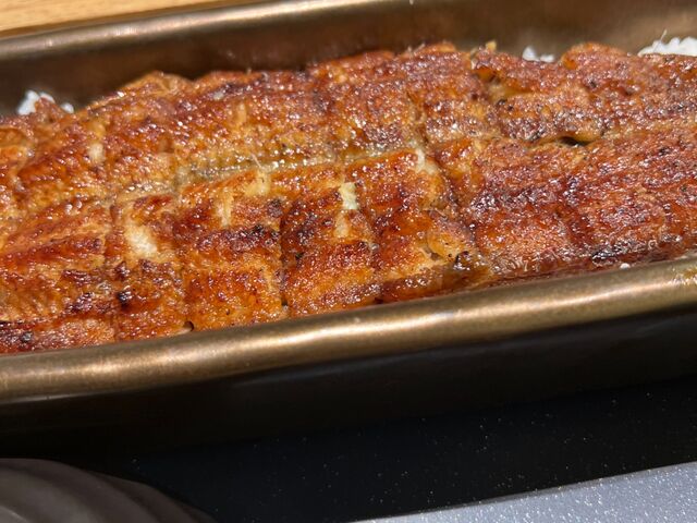 肉厚でボリュームがあります_うなぎ四代目菊川 神戸三宮店