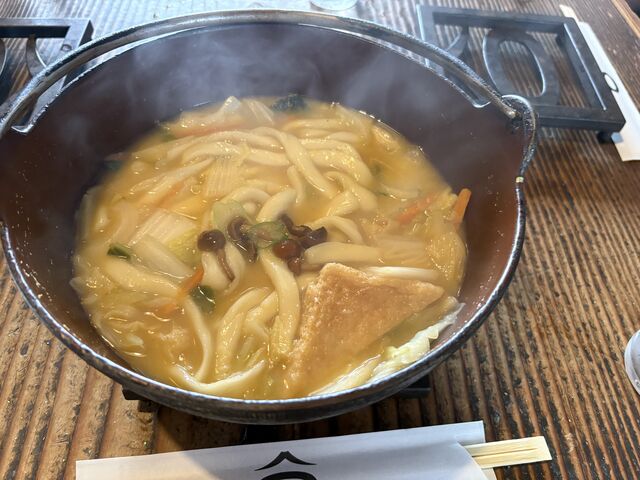 アツアツのほうとう。お腹いっぱいになります_トラベルチョイス