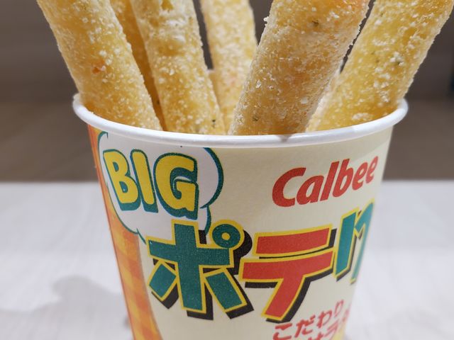 年末のライブ納めを終えて、
夜行バス前に利用しました_カルビープラス 東京駅店 (東京おかしランド)