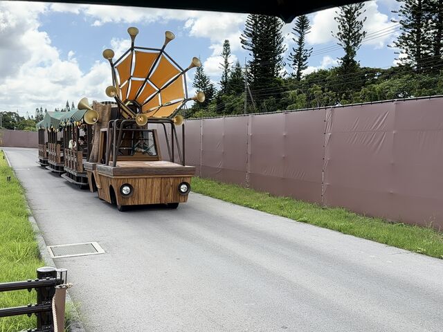 タムタムトラム DJの方が盛り上げてくれる楽しい移動列車_JUNGLIA OKINAWA(ジャングリア沖縄)