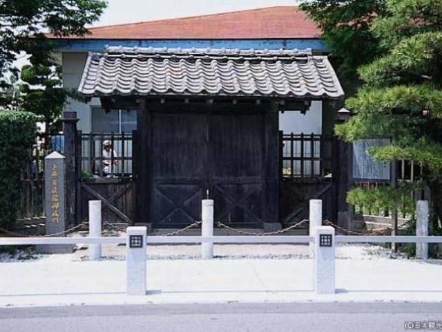 五教館御成門(黒門)