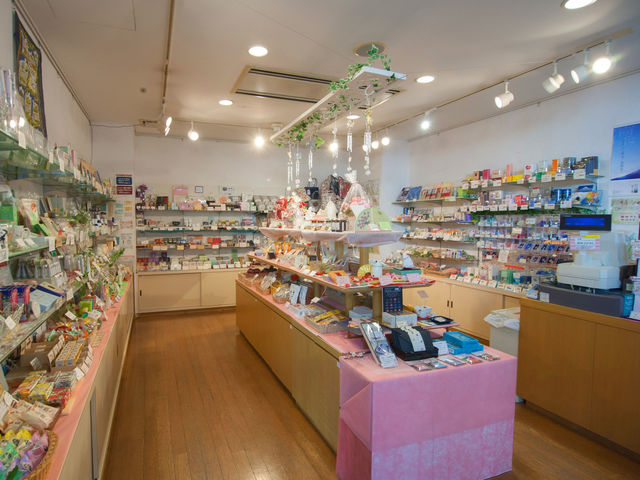 香りのグッズや企画展関連商品を取り扱う「ミュージアムショップ」_磐田市香りの博物館