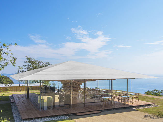 相模灘を見下ろす丘陵地には13のテーマガーデンがあり、頂上付近にはカフェ「COEDA HOUSE」もございます。_ACAO FOREST