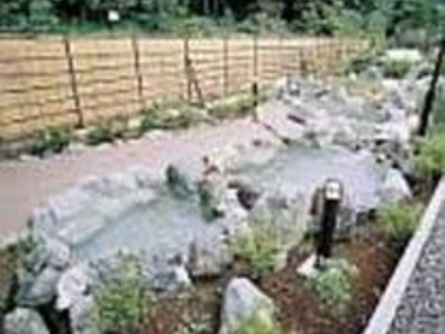 源泉のぬる湯や、香り湯などがある露天風呂_やませみの湯