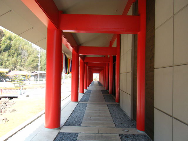 天平ろまん館の回廊。写真スポットです。_わくや万葉の里 天平ろまん館