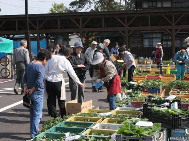 西馬音内朝市の写真1