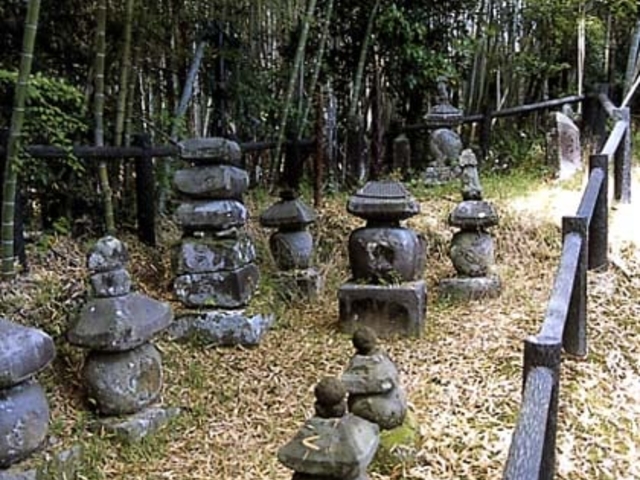 南瀬観音古石塔群の写真1