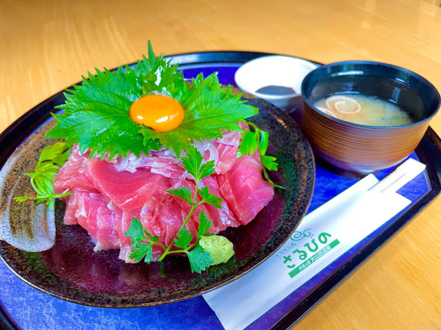 さるびの温泉新名物の彩り熟成マグロ丼。週末数量限定販売となっております。_伊賀の国 大山田温泉 さるびの