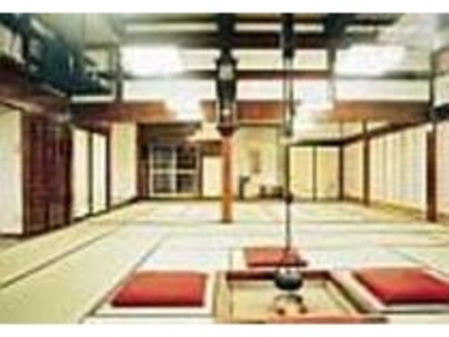 純和風に囲炉裏。丁重な和風料理が似合う_平沢荘