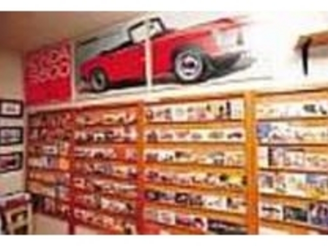 常時1000種ものカードが並ぶ店内_ノスタルヂ屋