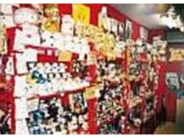 店内にはありとあらゆる縁起物が集結_えんぎ屋 自由が丘店