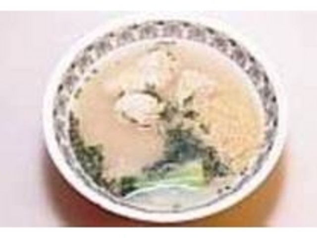 トンコツ使用の白湯スープが抜群にうまい!_香港麺新記
