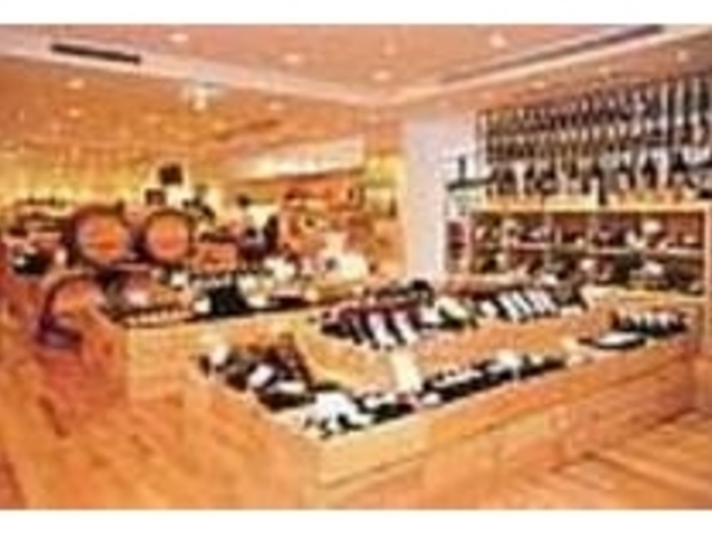 お手頃価格のワインもそろっている_ワインショップ・エノテカ 広尾本店