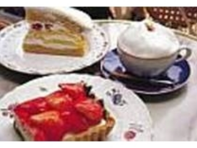 カプチーノはシナモンスティック付き_ペーパームーン