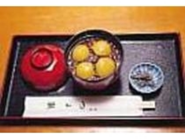 『栗ぜんざい』は下に餅が隠れている_つる瀬