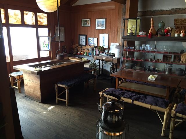 店内には無料休憩所がありお茶もいただける_田原屋菓子店