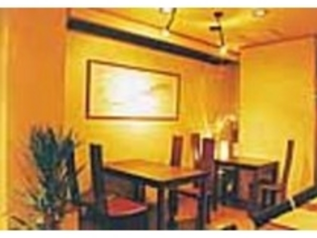 ちょっとおしゃれな照明に照らされながら_酒 WINE 食 Jalan