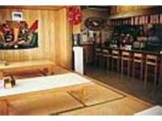 店内にはタタミが敷いてあり家庭的な居心地_白鯨