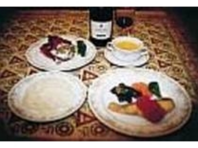 洋食ディナーにはチリの赤ワインがよく合う_ケラマビーチホテルレストラン