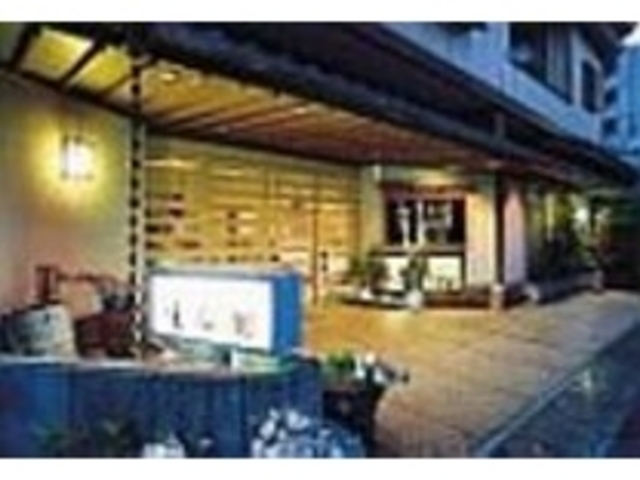 温泉街の中心に位置する宿_味な宿 宝仙閣