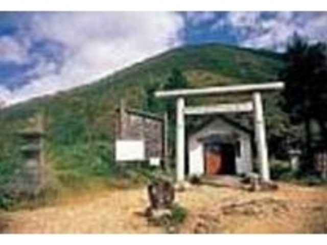 三国峠の山頂を越えれば苗場がすぐそこ_三国路自然遊歩道