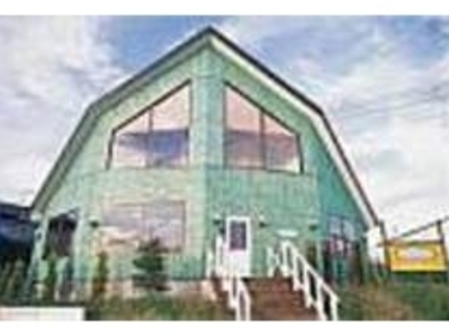 建物も立地も個性的で明るく楽しいお店_レストランくれそん