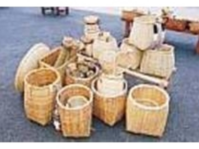 商品は、大小さまざまなサイズが揃っている_関所工芸