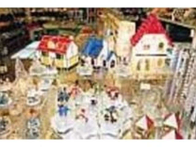 ガラス細工が店内いっぱいに並びきらびやか_アンの家