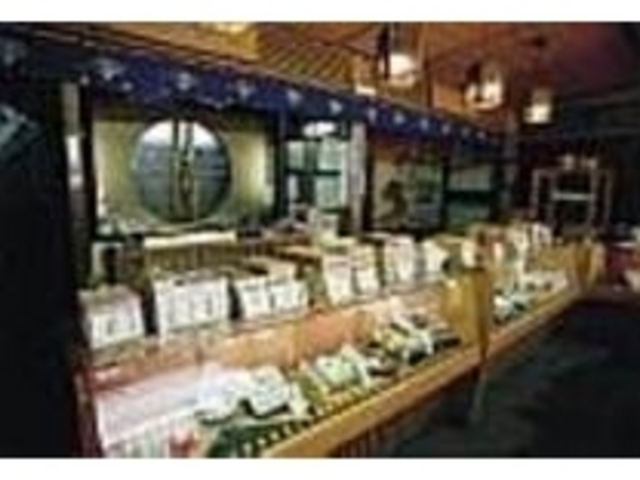 美味しいお菓子の数々が並んでいる店内_竹風軒本町店