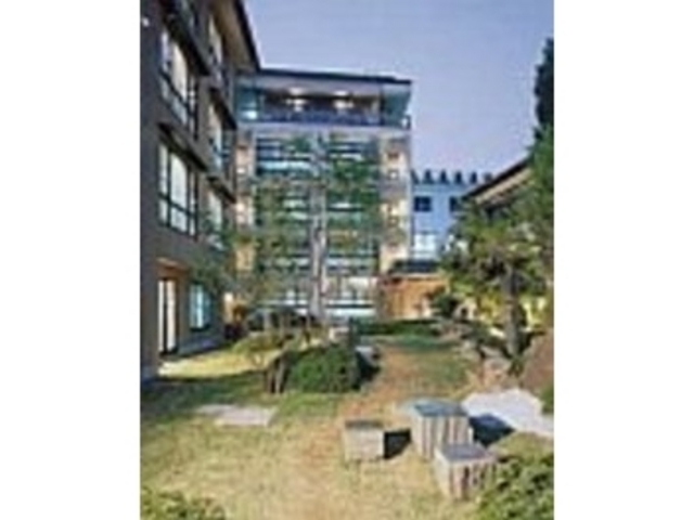 中庭庭園よりの全景_ホテル井筒