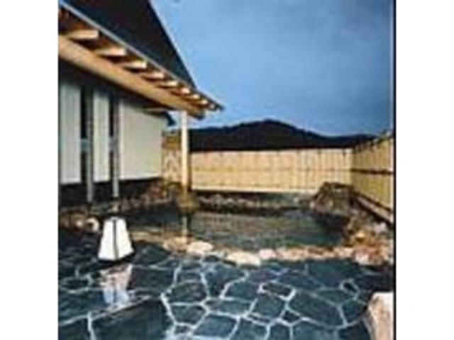 3階にある乙女の湯(女性用)の露天風呂_高知城下の天然温泉 三翠園