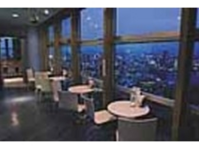 ここで夜景を眺めるカップルも多い_ラ・プラージュ