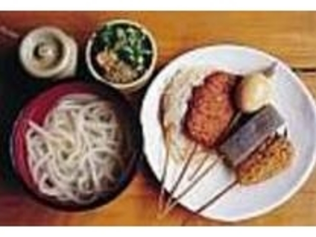『湯うどん』と、お好みで選べるおでん各種_万葉うどん