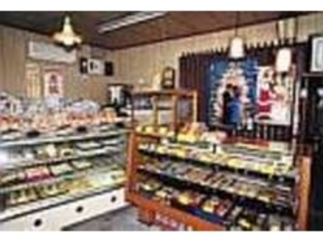 自家製の伊豆の銘菓がそろう庶民的な店_御菓子処 黒初