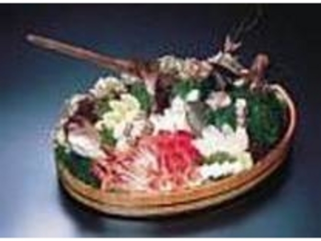 網代港で水揚げされた魚を樽盛や定食で_伊豆の海鮮処 あじろ食堂