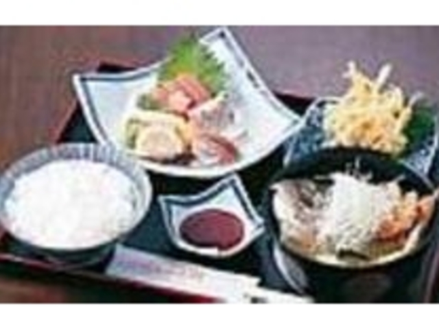 かき揚げがついた『漁師汁定食』は全4品_オレンジ村 漁師のレストラン