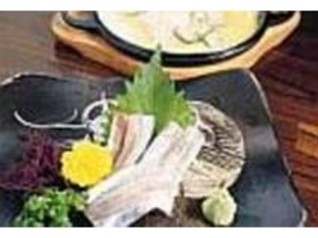自慢の刺身は漁師も満足するほどの鮮度_てらや