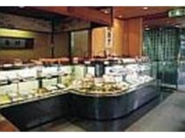 きれいな店内には、上品な和菓子が揃う_島村本店