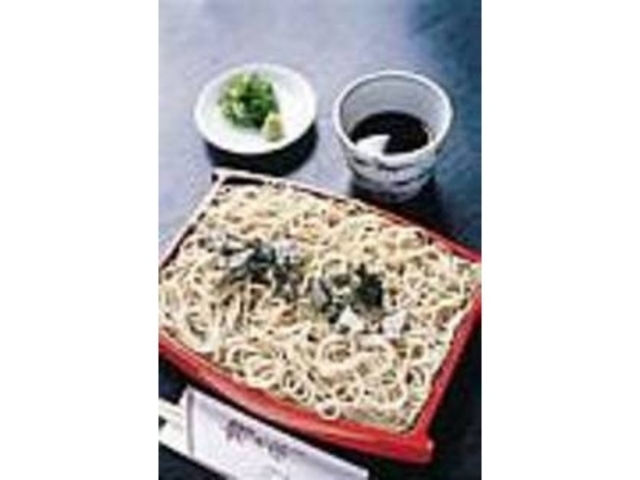 自慢のそばは出てきたらすぐ食べるのがコツ_権兵衛北山店