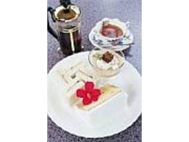 お得な『季節のアフタヌーンティーセット』_カフェ英国亭