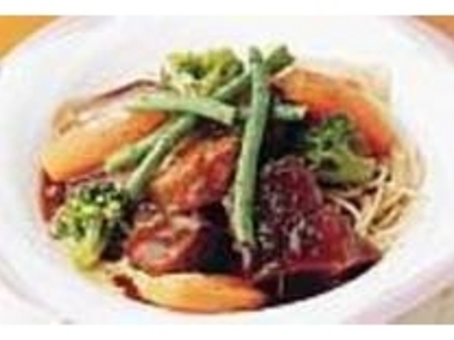 ビーフシチューはパスタの他、パンも選べる_カフェレストラン 花いづつ