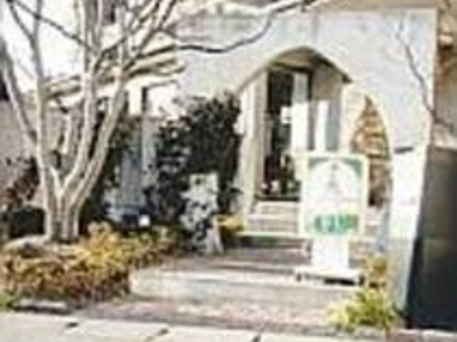 大通りから少し入った住宅街の中に佇む_ジャマン・ド・パリ