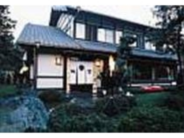 1階の椅子席、2階の座敷でゆっくりと_お食事関所 城賀