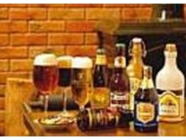 ズラリと並んだ世界各国のビールたち_ビアホールメルツェン