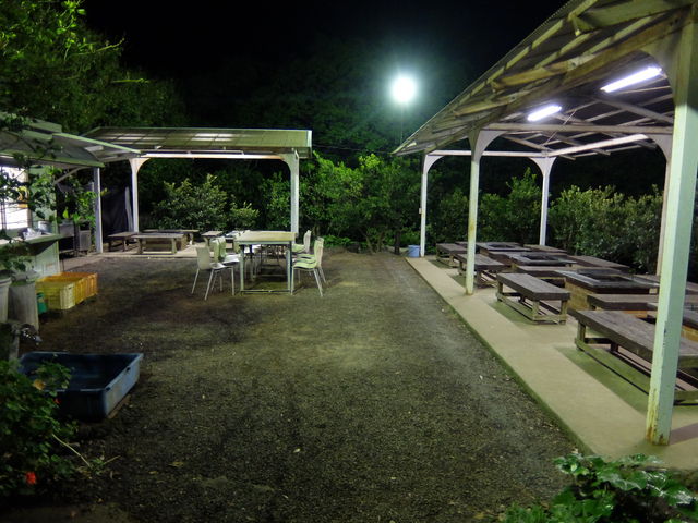 BBQ場は照明付き_城ヶ崎オレンジ村